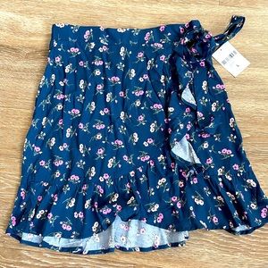 NWT Large Ruffle Floral Mini Skirt